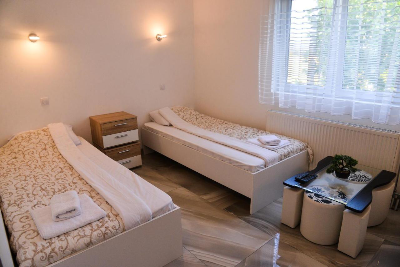 Mesecev Konak Panzió Ni Kültér fotó