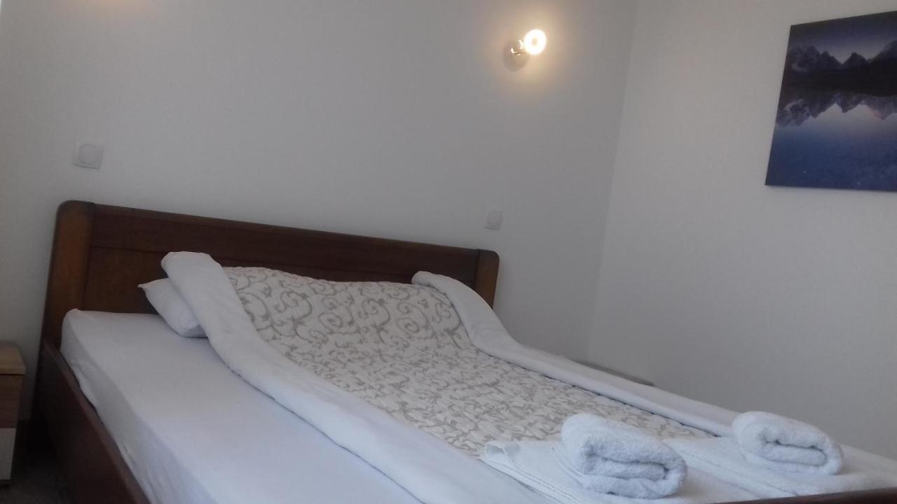 Mesecev Konak Panzió Ni Kültér fotó
