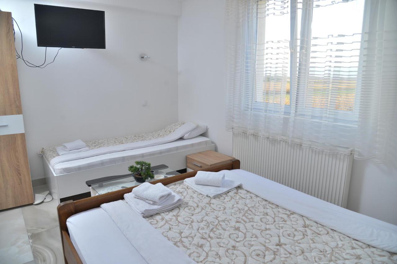 Mesecev Konak Panzió Ni Kültér fotó