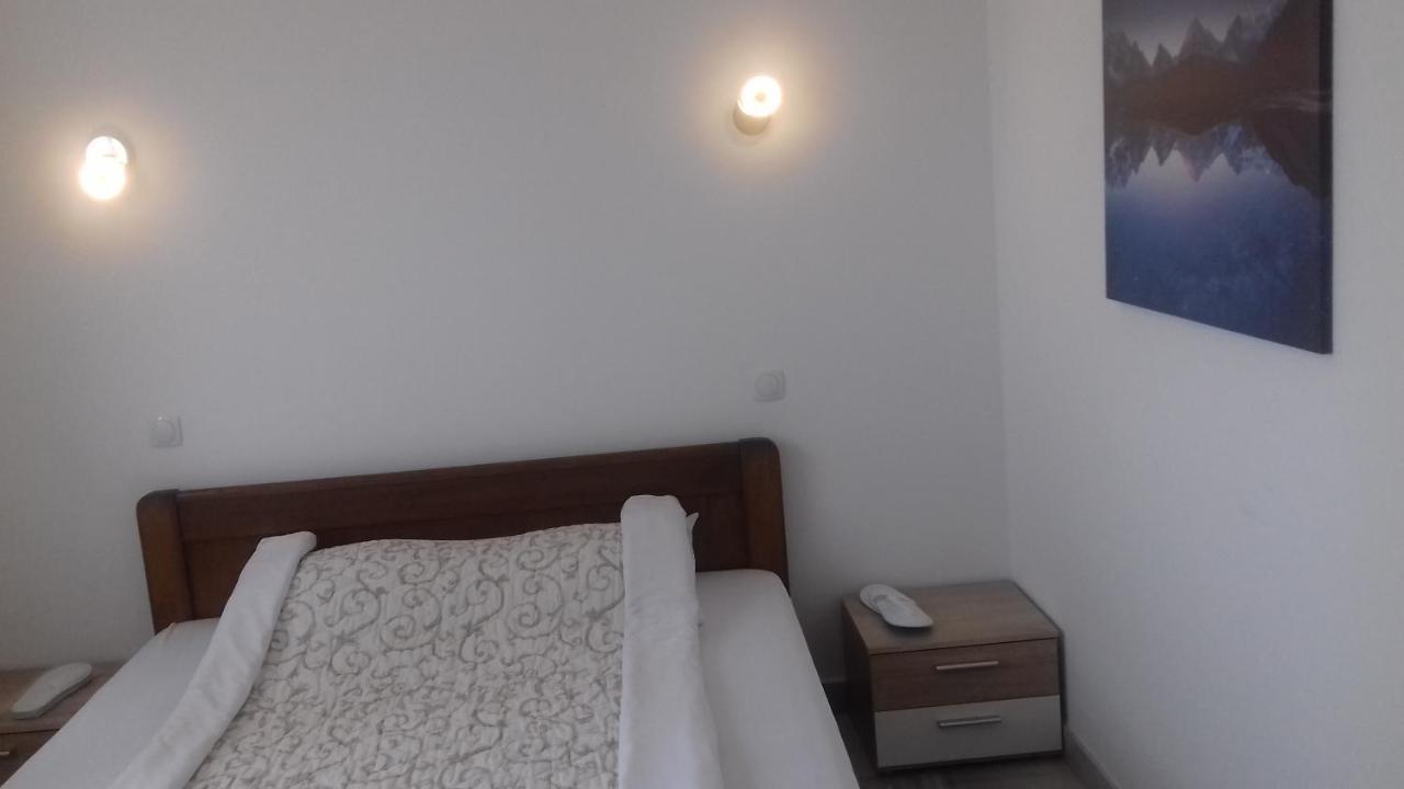 Mesecev Konak Panzió Ni Kültér fotó
