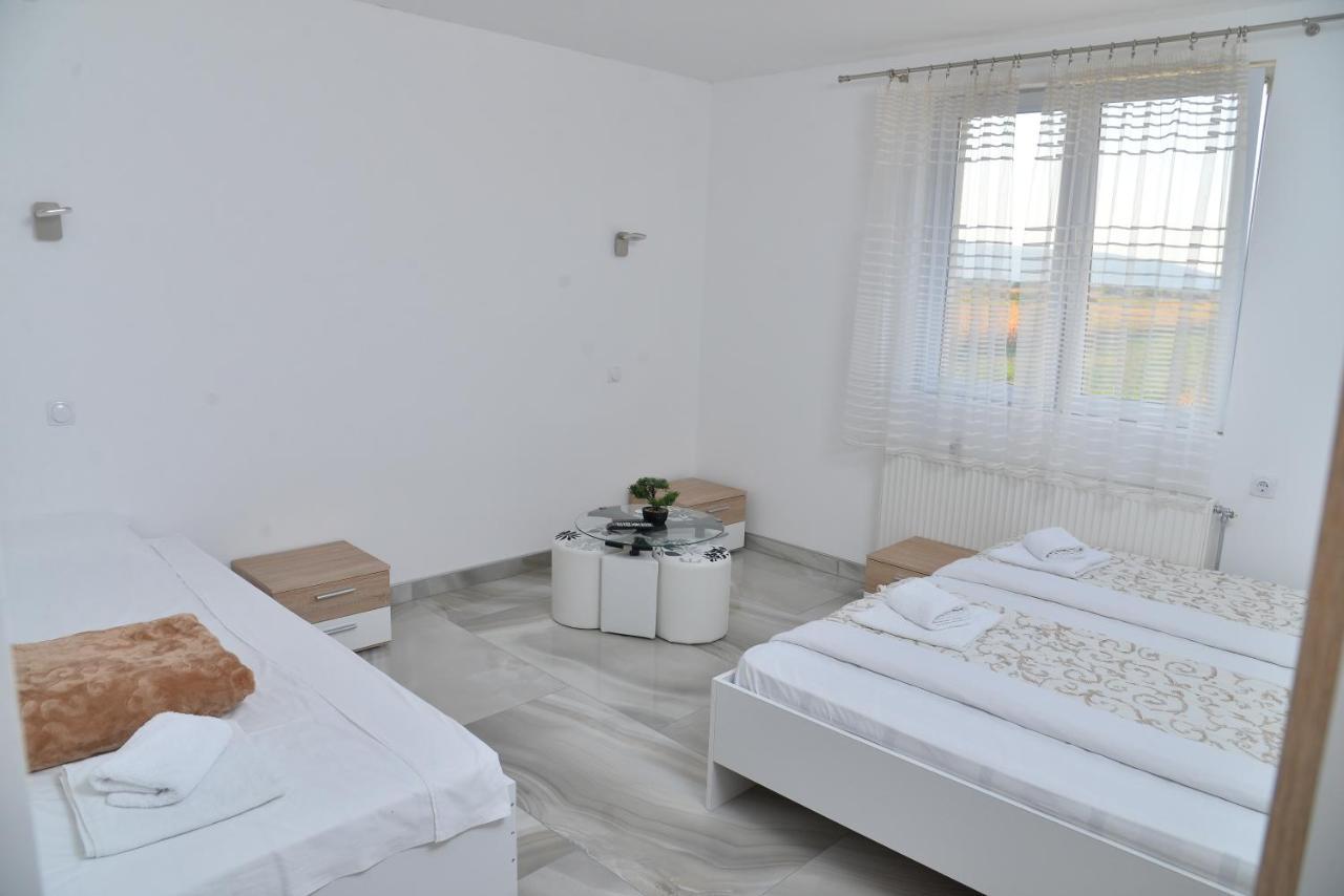 Mesecev Konak Panzió Ni Kültér fotó