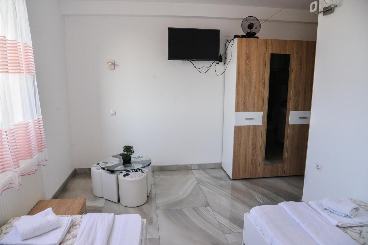 Mesecev Konak Panzió Ni Kültér fotó