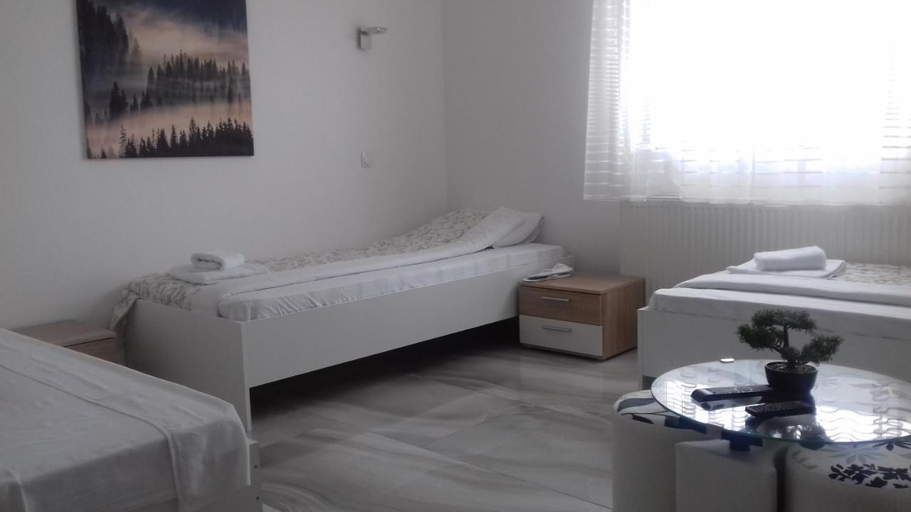 Mesecev Konak Panzió Ni Kültér fotó